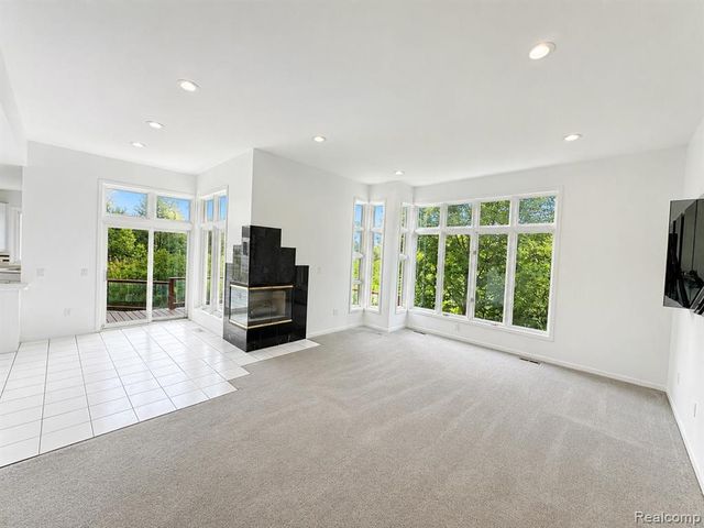 6446 Royal Pointe Drive, West Bloomfield, MI 48322