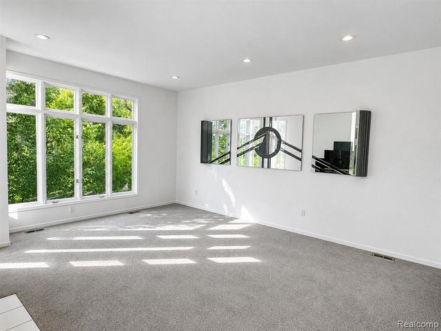 6446 Royal Pointe Drive, West Bloomfield, MI 48322
