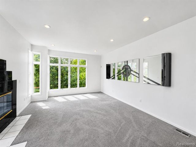 6446 Royal Pointe Drive, West Bloomfield, MI 48322