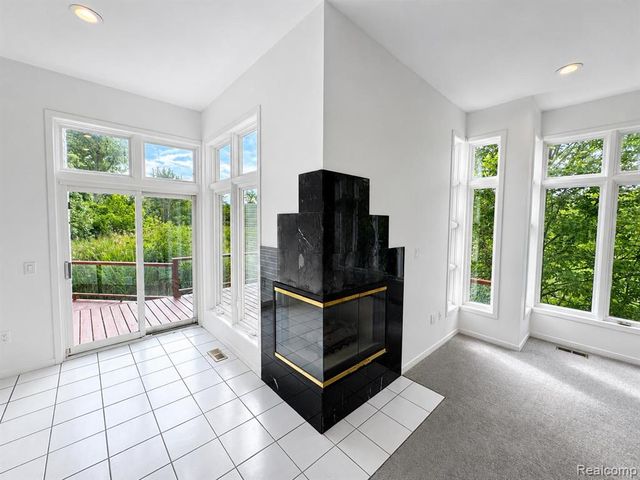 6446 Royal Pointe Drive, West Bloomfield, MI 48322