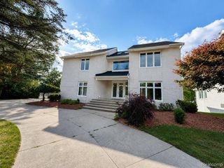 6446 Royal Pointe Drive, West Bloomfield, MI 48322