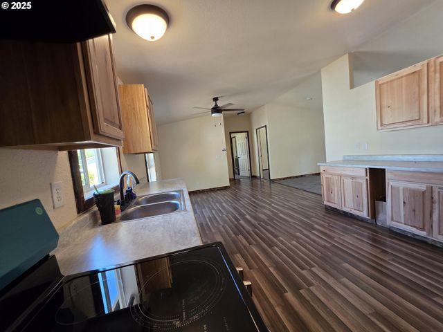231 OWYHEE Ln, Roseburg, OR 97471