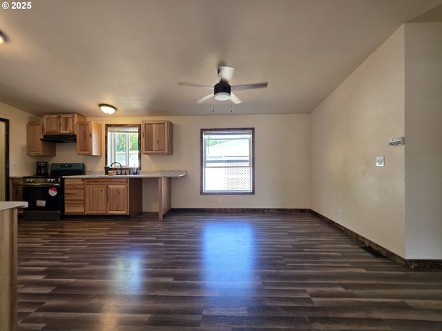 231 OWYHEE Ln, Roseburg, OR 97471