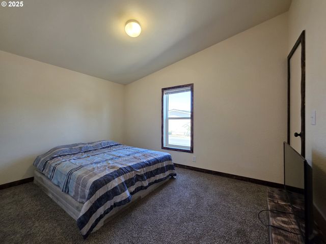 231 OWYHEE Ln, Roseburg, OR 97471