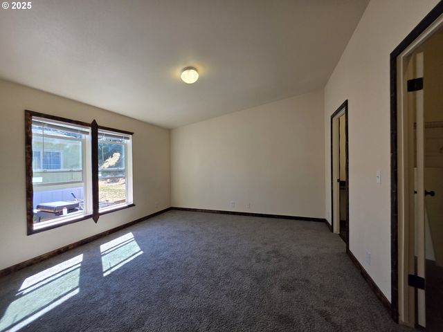 231 OWYHEE Ln, Roseburg, OR 97471