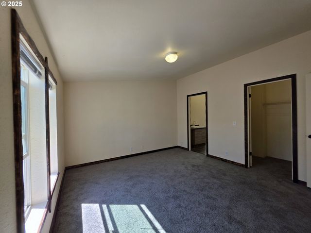 231 OWYHEE Ln, Roseburg, OR 97471
