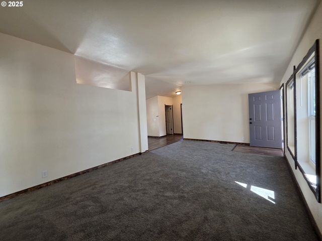 231 OWYHEE Ln, Roseburg, OR 97471