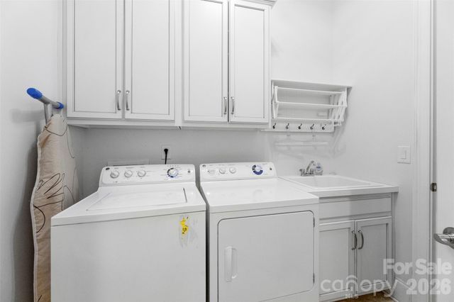 1009 Princessa Drive, Matthews, NC 28104