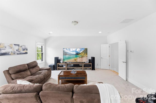 1009 Princessa Drive, Matthews, NC 28104