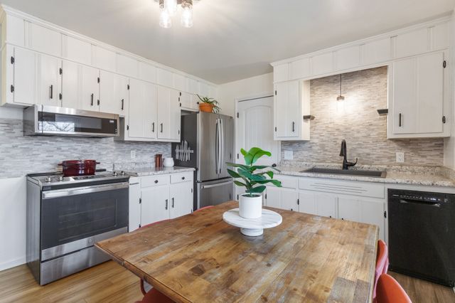 327 Dinwiddie Dr, Madison, TN 37115