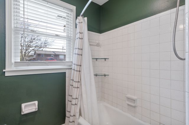 327 Dinwiddie Dr, Madison, TN 37115