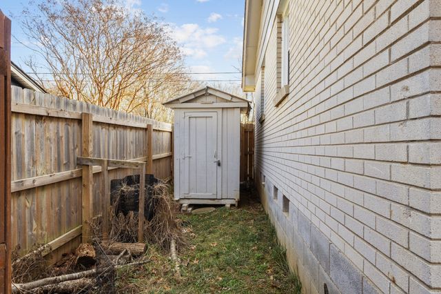 327 Dinwiddie Dr, Madison, TN 37115