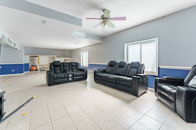 926 Edgewood Drive, Sugar Grove, IL 60554
