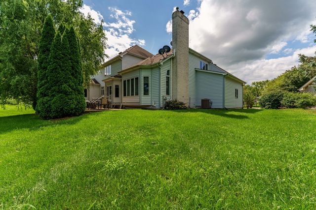 926 Edgewood Drive, Sugar Grove, IL 60554