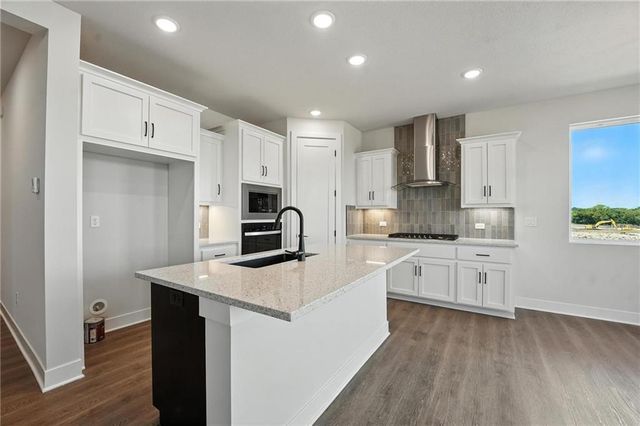 1415 N 163rd Circle, Basehor, KS 66007