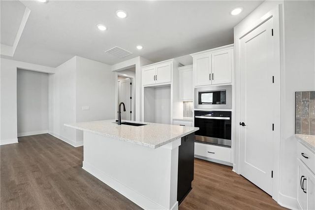 1415 N 163rd Circle, Basehor, KS 66007