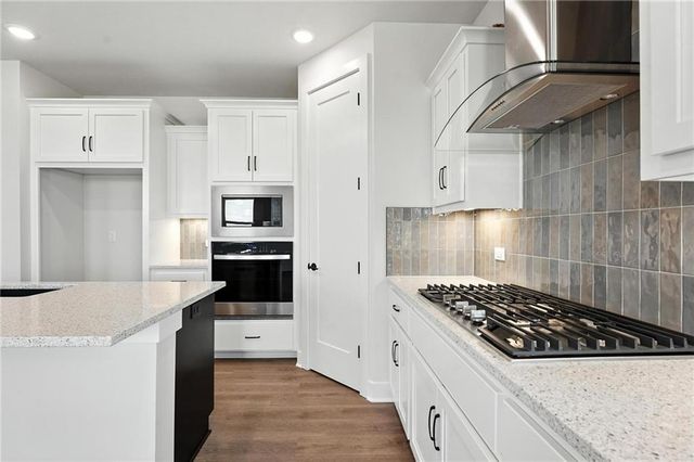 1415 N 163rd Circle, Basehor, KS 66007