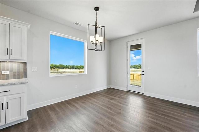 1415 N 163rd Circle, Basehor, KS 66007