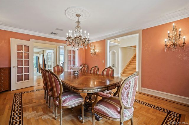 10 Hill Road, Sands Point, NY 11050