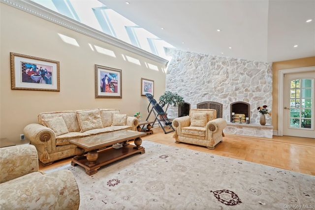 10 Hill Road, Sands Point, NY 11050