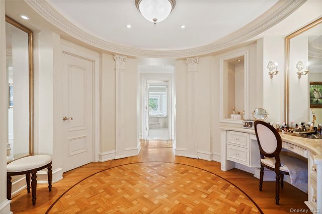 10 Hill Road, Sands Point, NY 11050