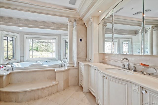 10 Hill Road, Sands Point, NY 11050