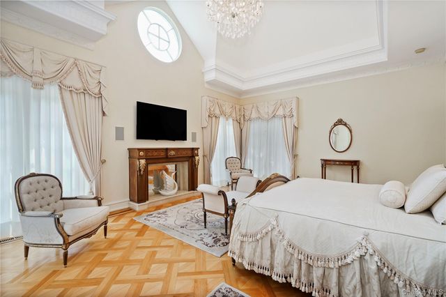 10 Hill Road, Sands Point, NY 11050