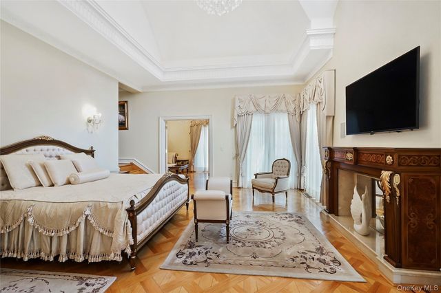 10 Hill Road, Sands Point, NY 11050