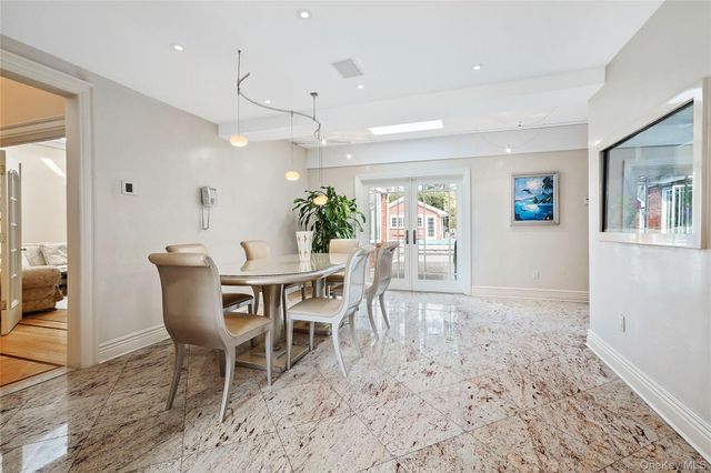 10 Hill Road, Sands Point, NY 11050