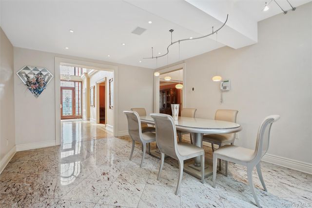 10 Hill Road, Sands Point, NY 11050