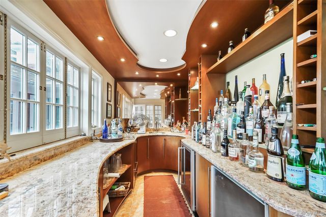 10 Hill Road, Sands Point, NY 11050