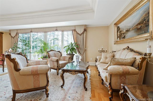 10 Hill Road, Sands Point, NY 11050