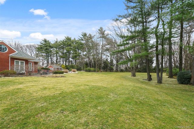 10 Hill Road, Sands Point, NY 11050