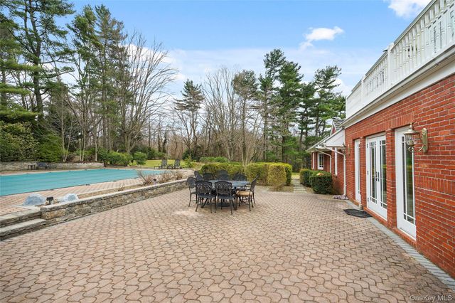 10 Hill Road, Sands Point, NY 11050