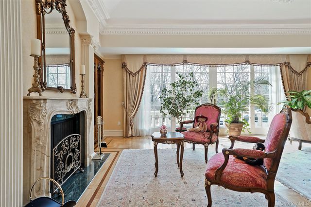 10 Hill Road, Sands Point, NY 11050