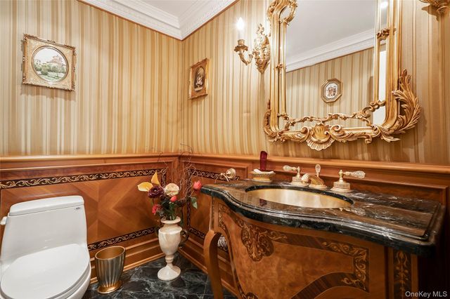 10 Hill Road, Sands Point, NY 11050