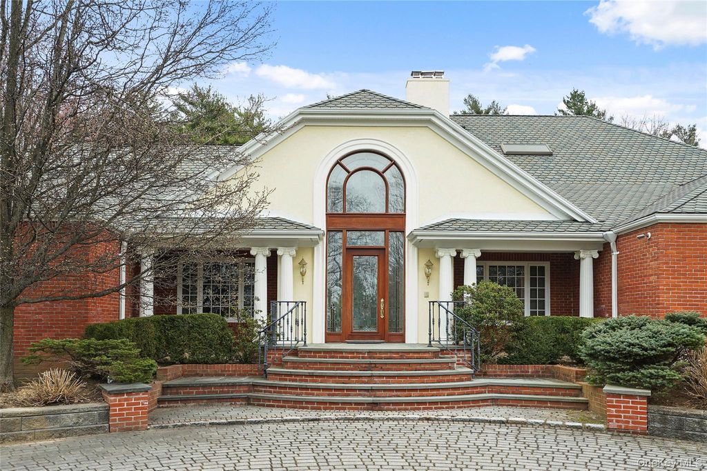 10 Hill Road, Sands Point, NY 11050