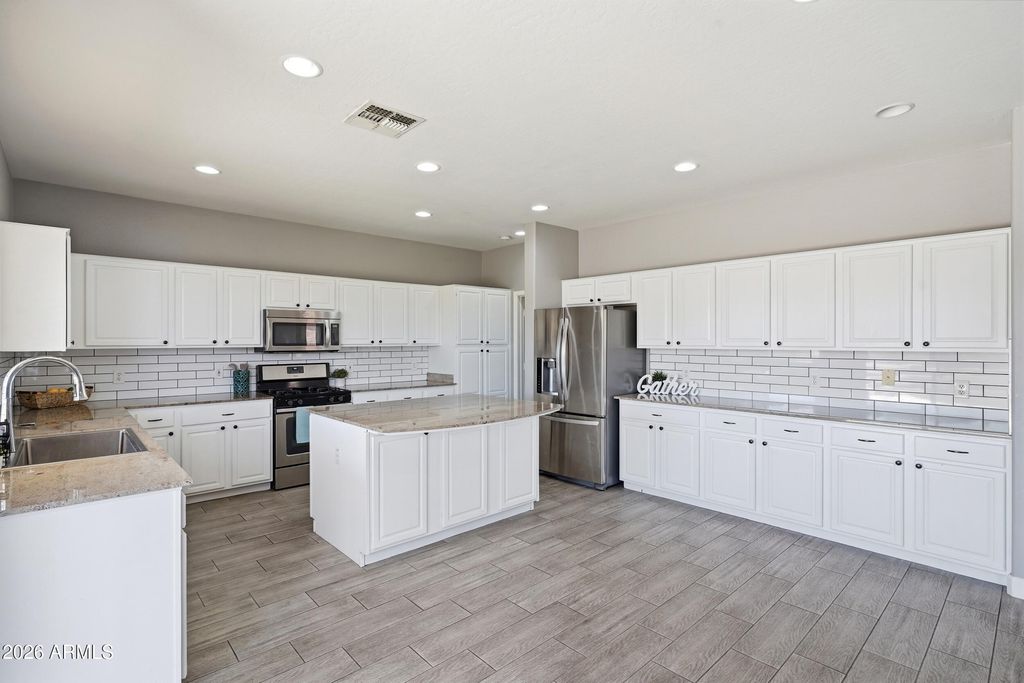 7407 W HONEYSUCKLE Drive, Peoria, AZ 85383 — photo 4