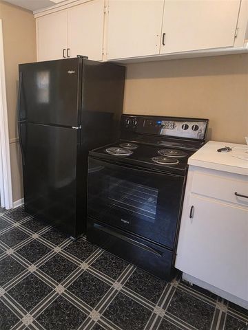 24051 Geneva Street, Oak Park, MI 48237