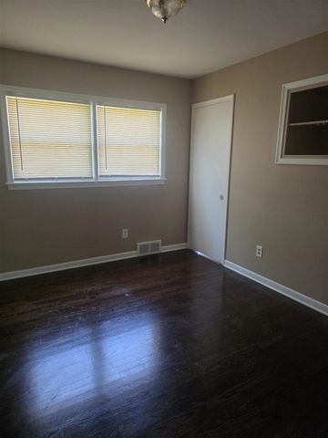 24051 Geneva Street, Oak Park, MI 48237