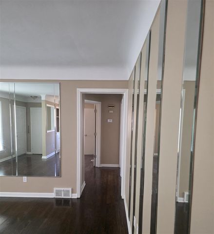 24051 Geneva Street, Oak Park, MI 48237