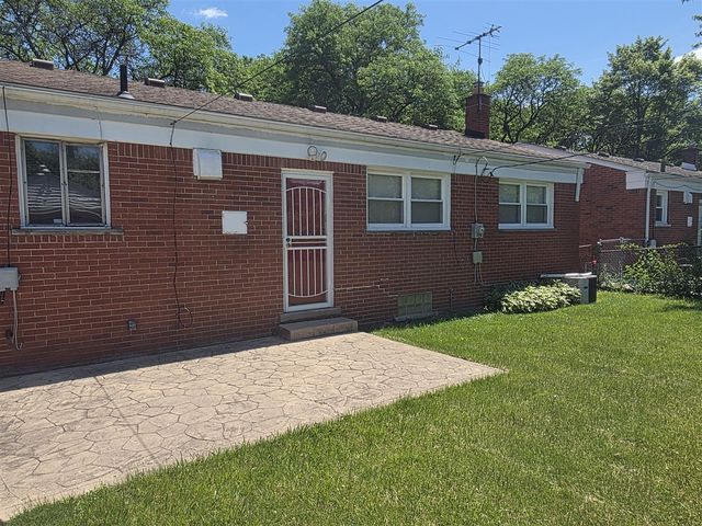 24051 Geneva Street, Oak Park, MI 48237