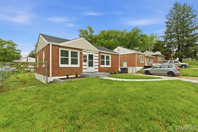 4615 Hatz Street, Northwoods, MO 63121