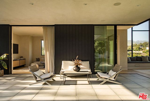 28869 Selfridge Drive, Malibu, CA 90265