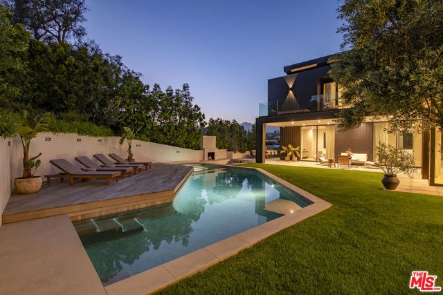 28869 Selfridge Drive, Malibu, CA 90265