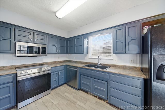 6211 E 77th Street, Tulsa, OK 74136