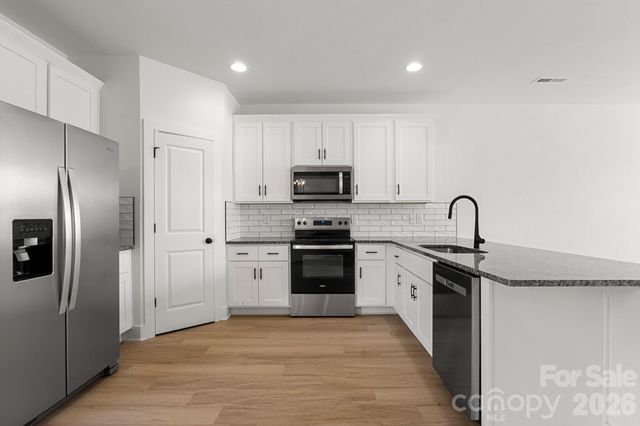 106 Indian Wells Court, Harmony, NC 28634