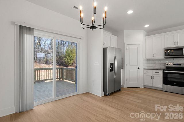106 Indian Wells Court, Harmony, NC 28634
