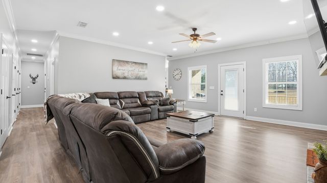 667 Pete Sain Rd, Manchester, TN 37355