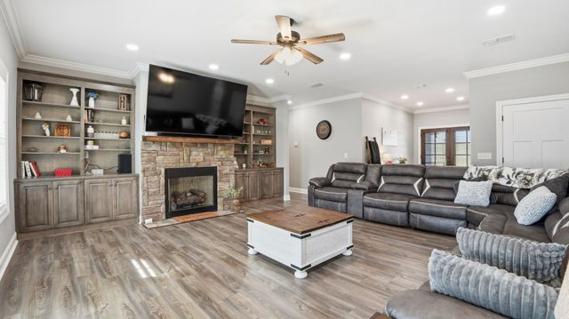 667 Pete Sain Rd, Manchester, TN 37355